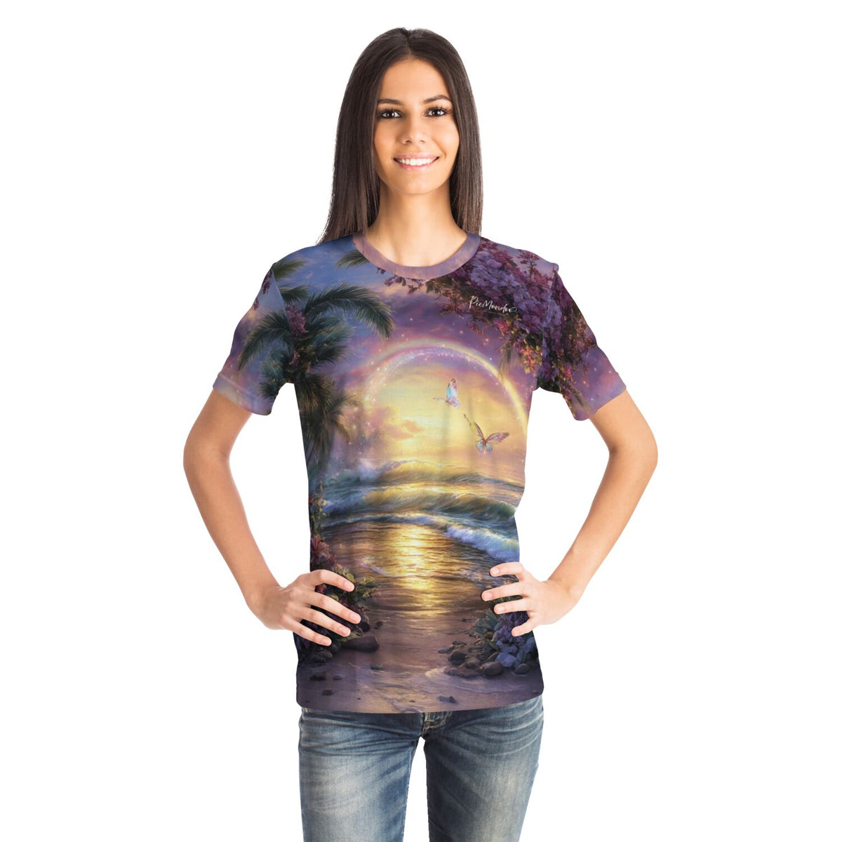 Frau trägt Dreamer T-Shirt mit traumhaftem Strand-Motiv passend zu Diamond Painting und Malen nach Zahlen Designs