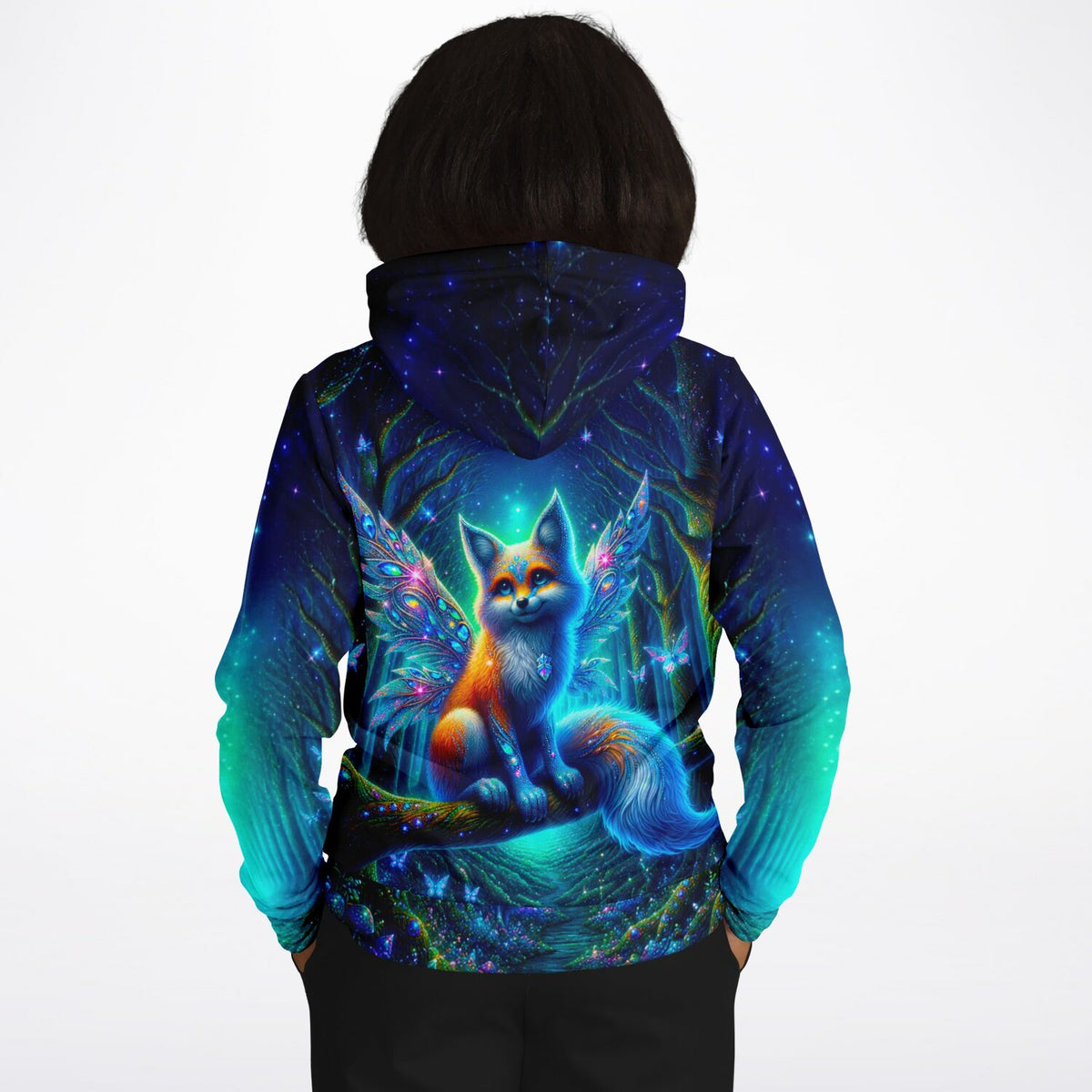 Dreamer Hoodie mit magischem Fuchs-Motiv und Fee-Flügeln auf einem kunstvollen Hintergrund in leuchtenden Farben.
