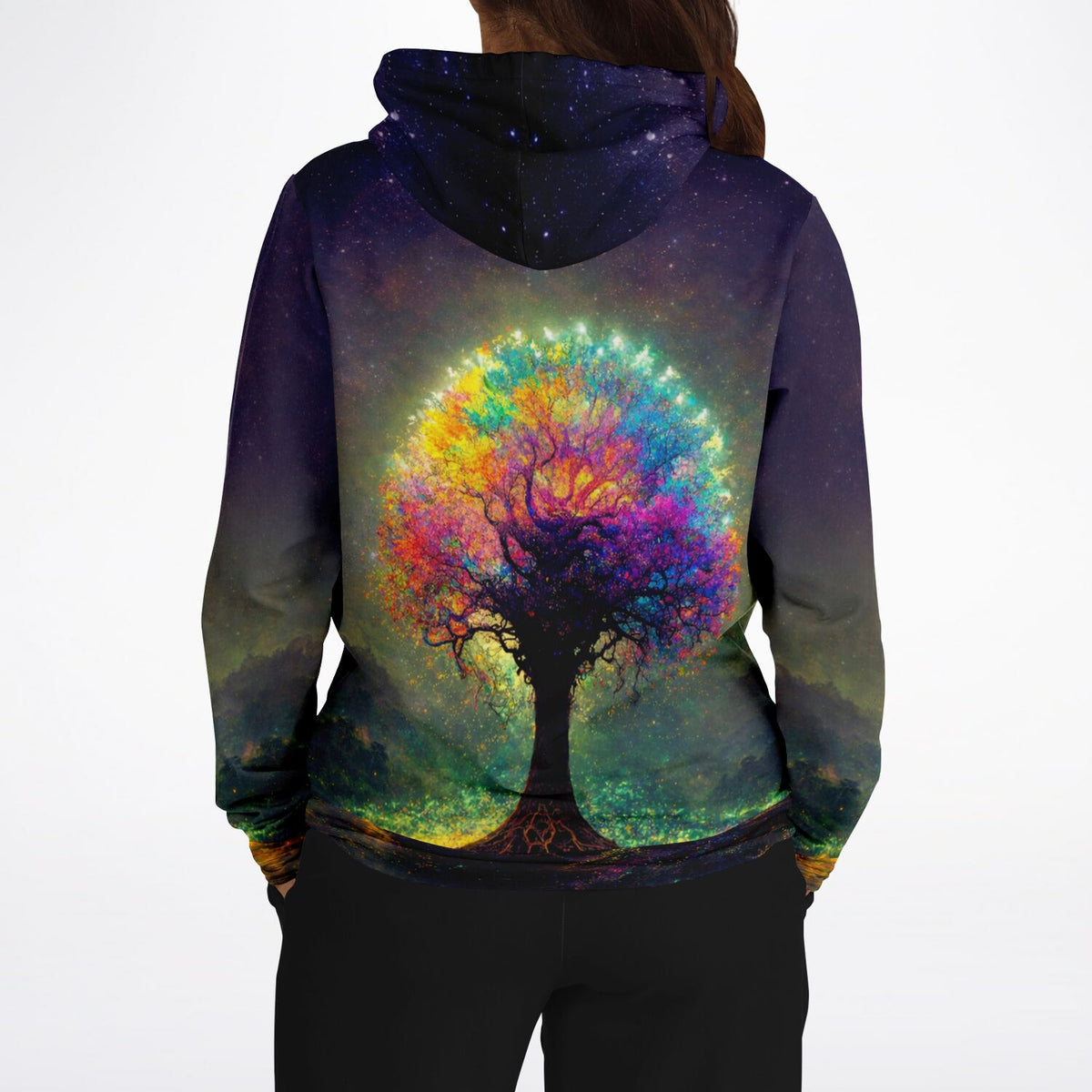 Hoodie mit buntem Baum-Motiv im All-Over-Print, erinnert an leuchtende Diamond Painting Kunstwerke.