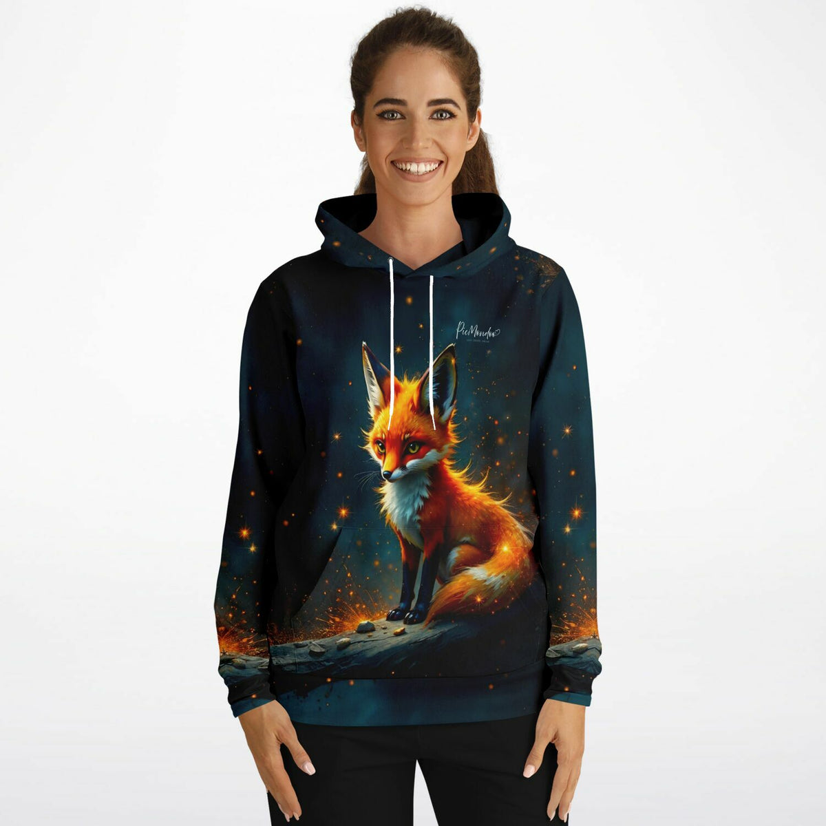Frau trägt Hoodie mit magischem Fuchs-Motiv im Stil unserer Diamond Painting und Malen nach Zahlen Kunstwerke