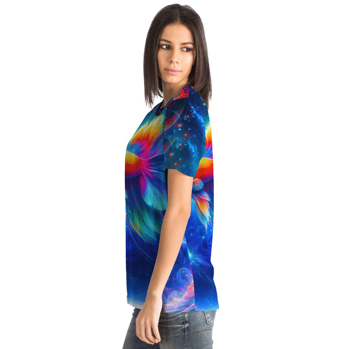 Frau trägt Dreamer T-Shirt mit buntem Unterwasser-Motiv, inspiriert von Diamond Painting Kunst und lebendigen Farben.