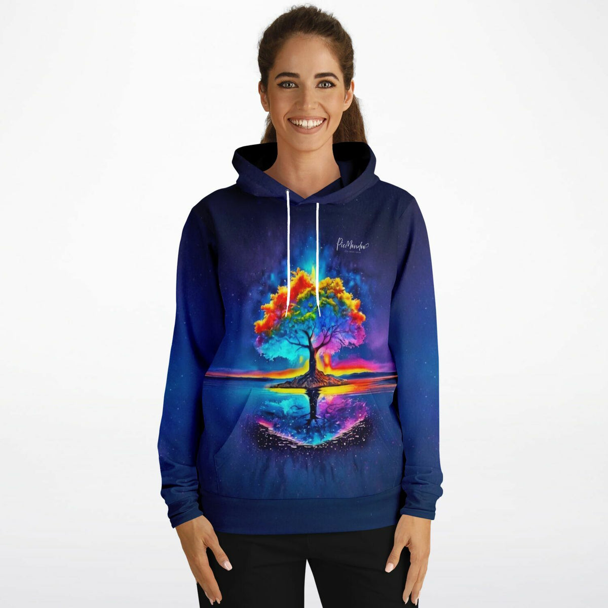 Frau trägt Hoodie mit Rainbow Tree Motiv im Stil von Diamond Painting, buntes Baumdesign auf dunkelblauem Hintergrund