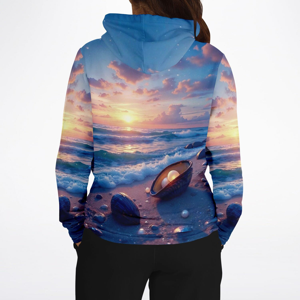 Dreamer Hoodie mit Strandliebe Motiv: Sonnenuntergang am Meer, Muscheln und leuchtende Perlen im Allover-Druck