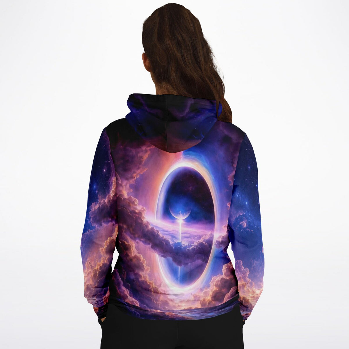 Dreamer Hoodie mit galaktischem Tor-Motiv, Weltraum-Design mit leuchtenden Wolken, perfekt für Fans von Kunst-Merch.