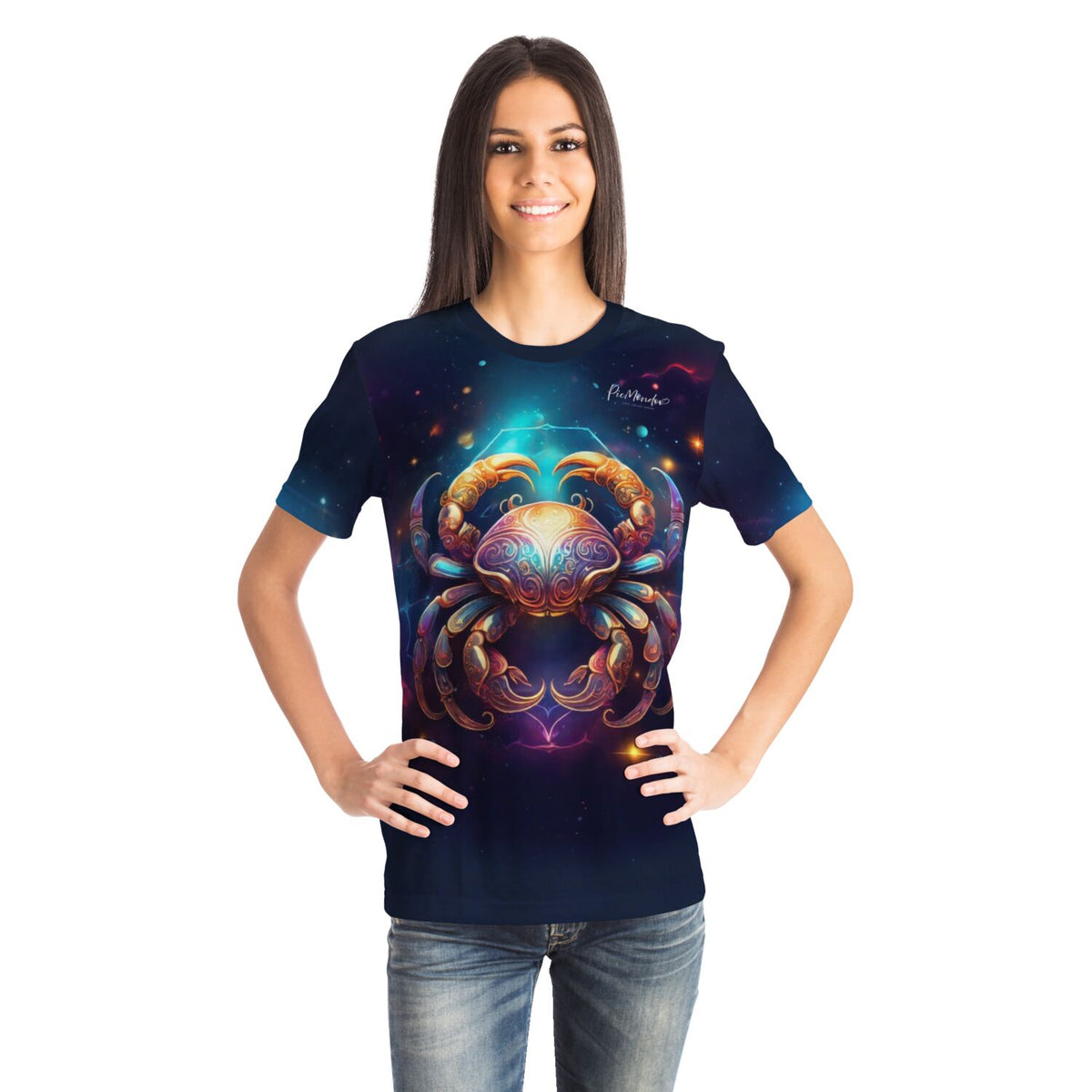 Frau trägt ein schwarzes T-Shirt mit Sternzeichen Krebs Motiv in hochwertigem Design passend zu Diamond Painting Kunst