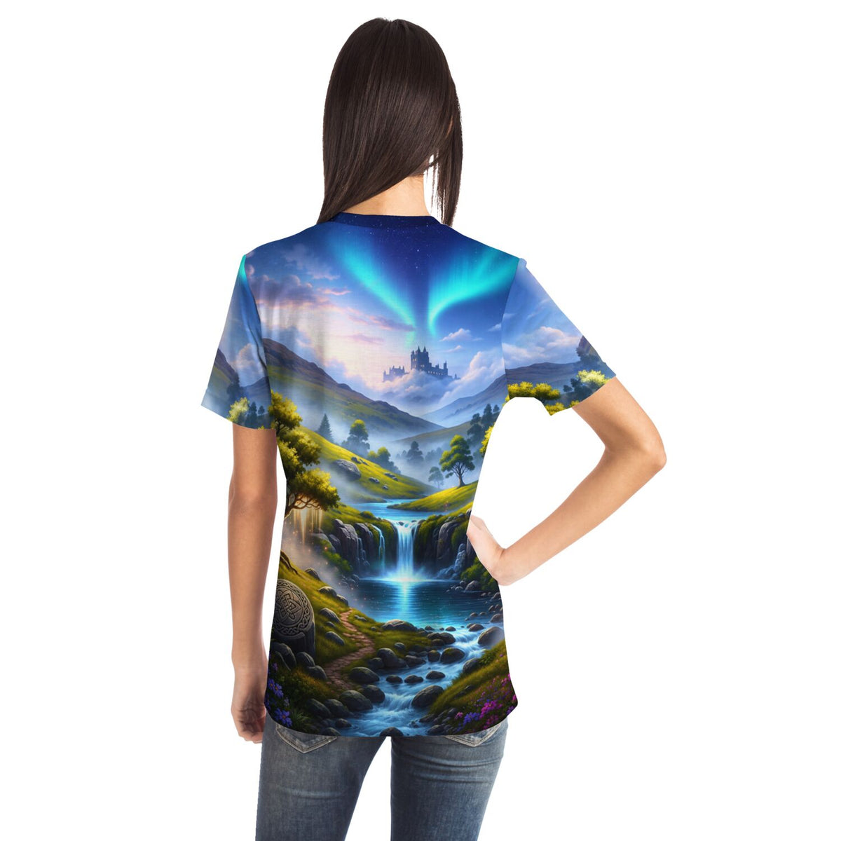 T-Shirt mit Tal der Erinnerung Motiv, inspiriert von Diamond Painting Landschaften mit Burg, Polarlichtern und Wasserfall.
