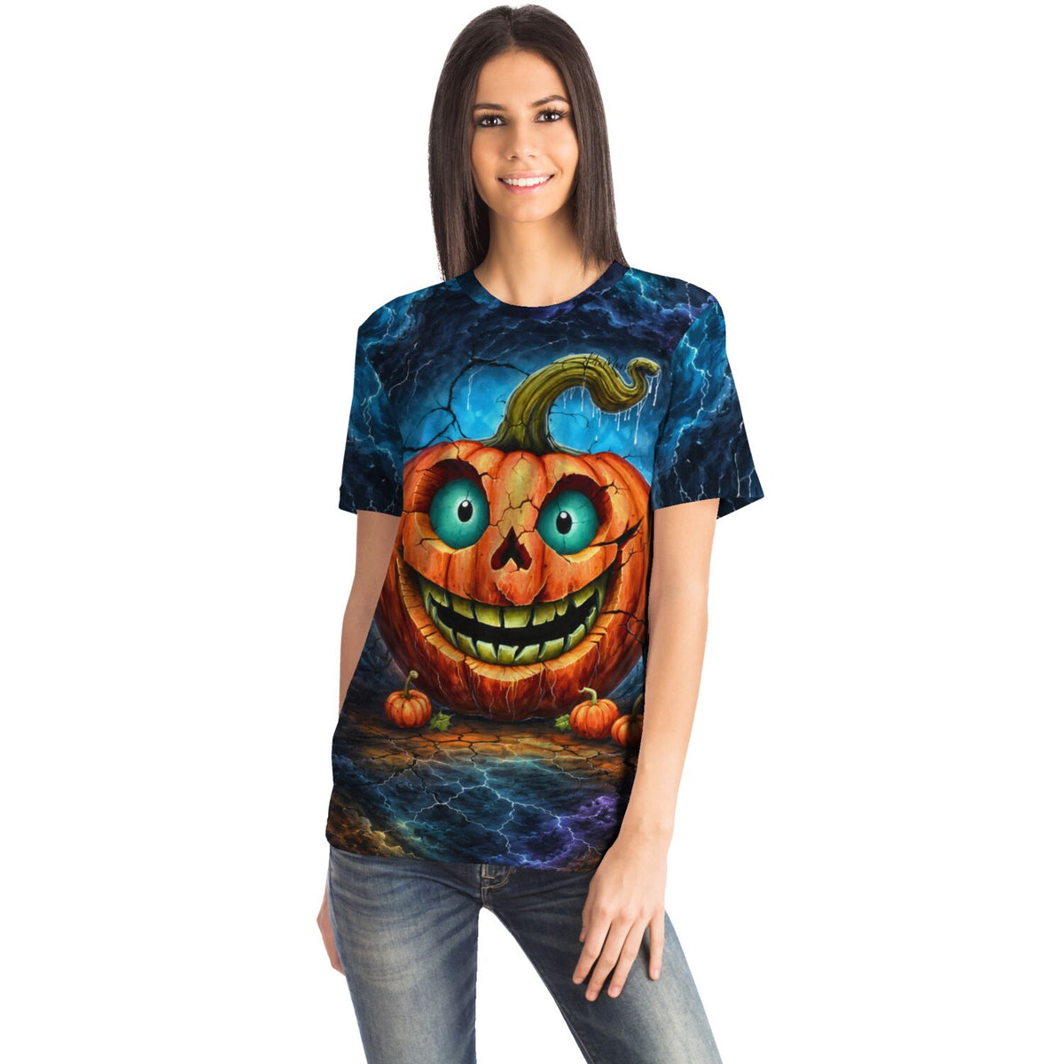 Frau trägt Dreamer T-Shirt mit gruseligem Kürbis-Motiv, passend zum Stil von Diamond Painting und Malen nach Zahlen