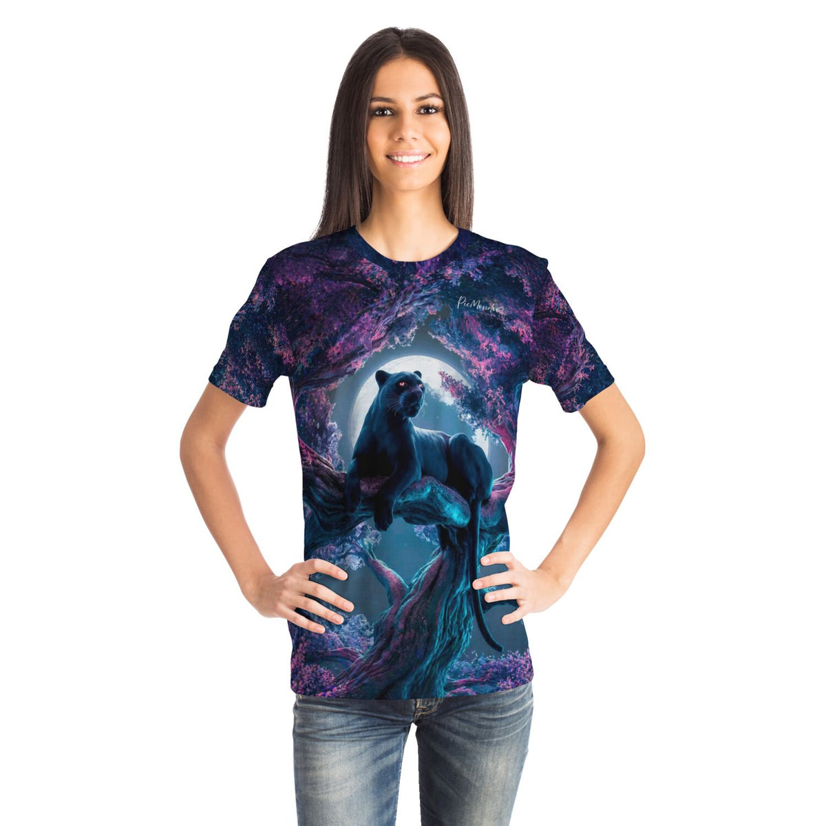 Frau trägt ein T-Shirt mit Black Panther und Kirschblütentraum Druck, inspiriert von Diamond Painting Motiven