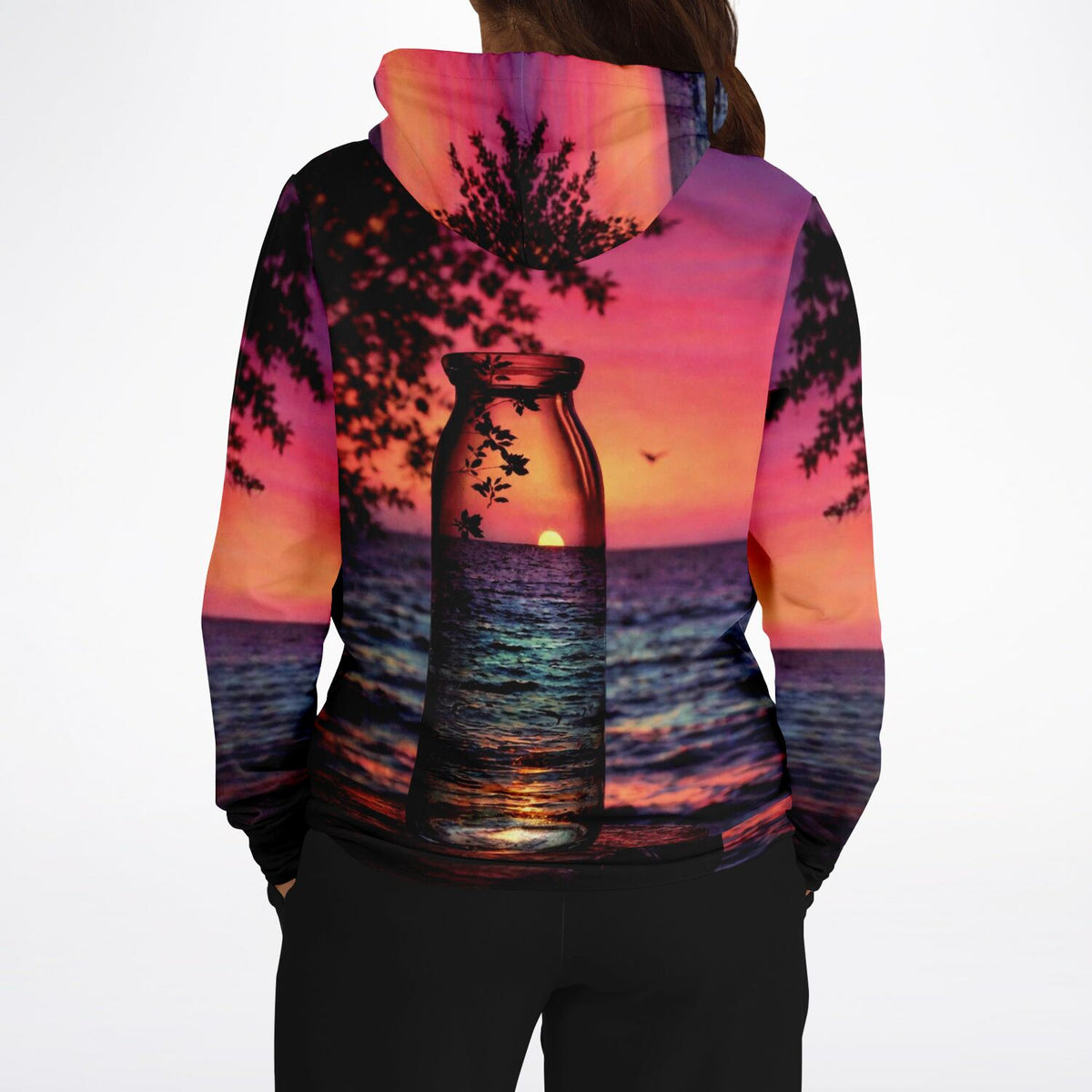 Dreamer Hoodie mit stimmungsvollem Sonnenuntergang am Meer und Flaschen-Motiv – perfekt für Fans von kreativer Kunst.