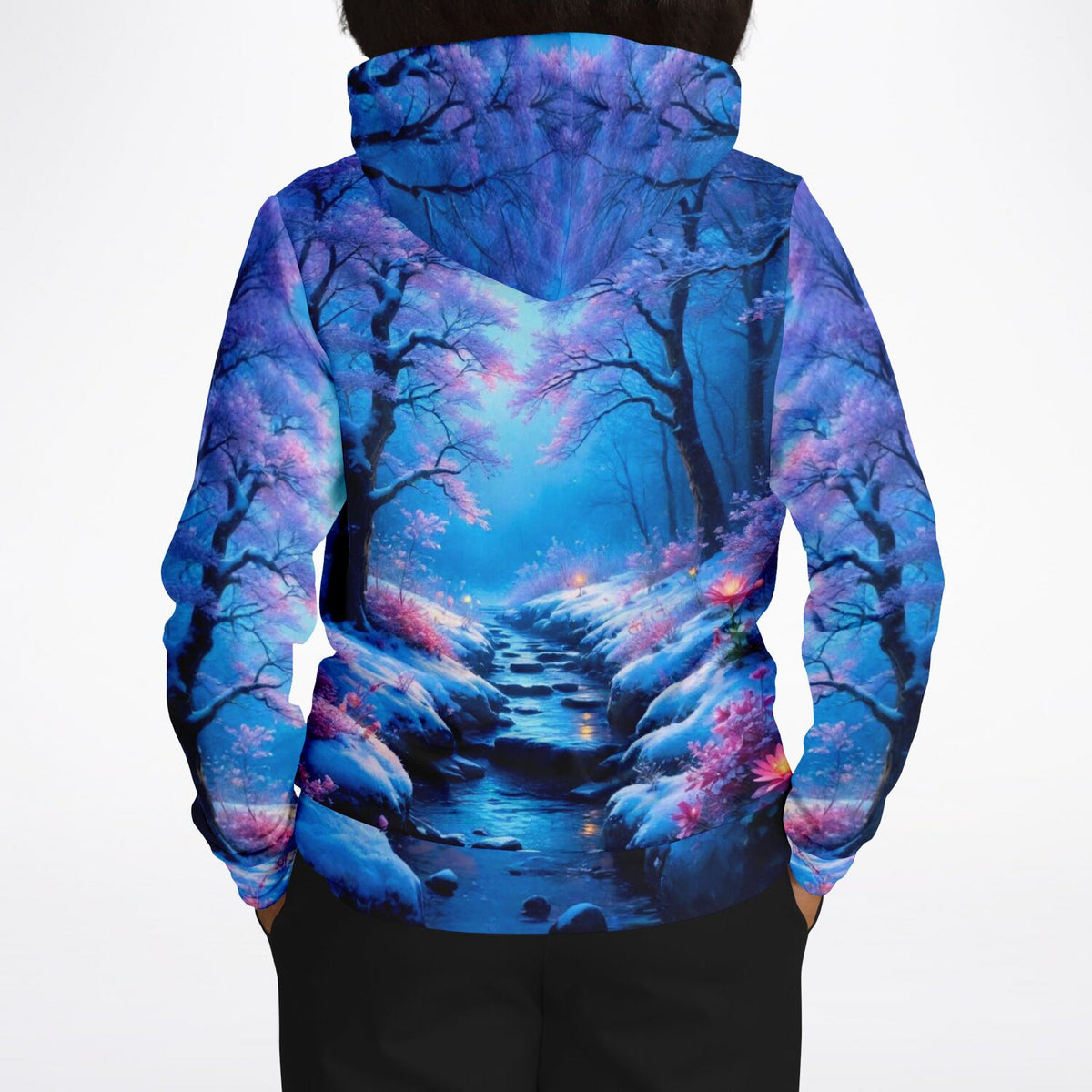 Dreamer Hoodie mit traumhaftem Wald-Motiv, Fluss und blauen Winter-Landschaften inspiriert von Diamond Painting Kunst