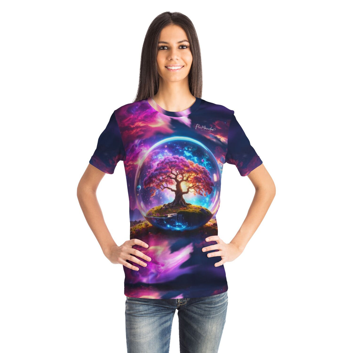 Frau trägt Dreamer T-Shirt mit Arbor Eternis Motiv, das an farbenfrohe Diamond Painting Kunstwerke erinnert.