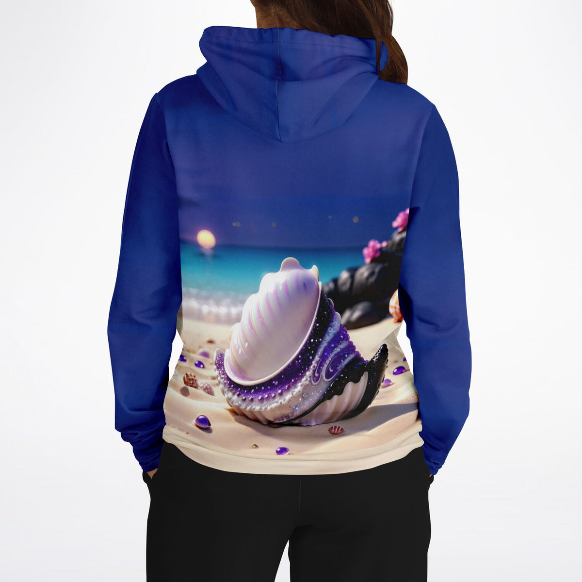 Dreamer Hoodie mit Muschel-Motiv in Violett: Hochwertiger Allover-Print für entspannte DIY-Momente und Alltags-Look.