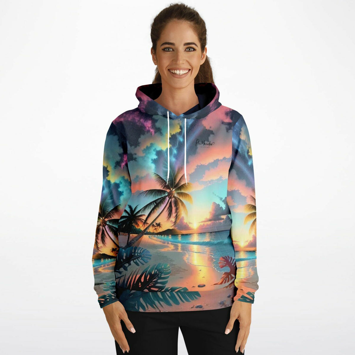 Frau trägt Dreamer Hoodie mit Palmen am bunten Abendstrand, inspiriert von Diamond Painting und Malen nach Zahlen Motiven.
