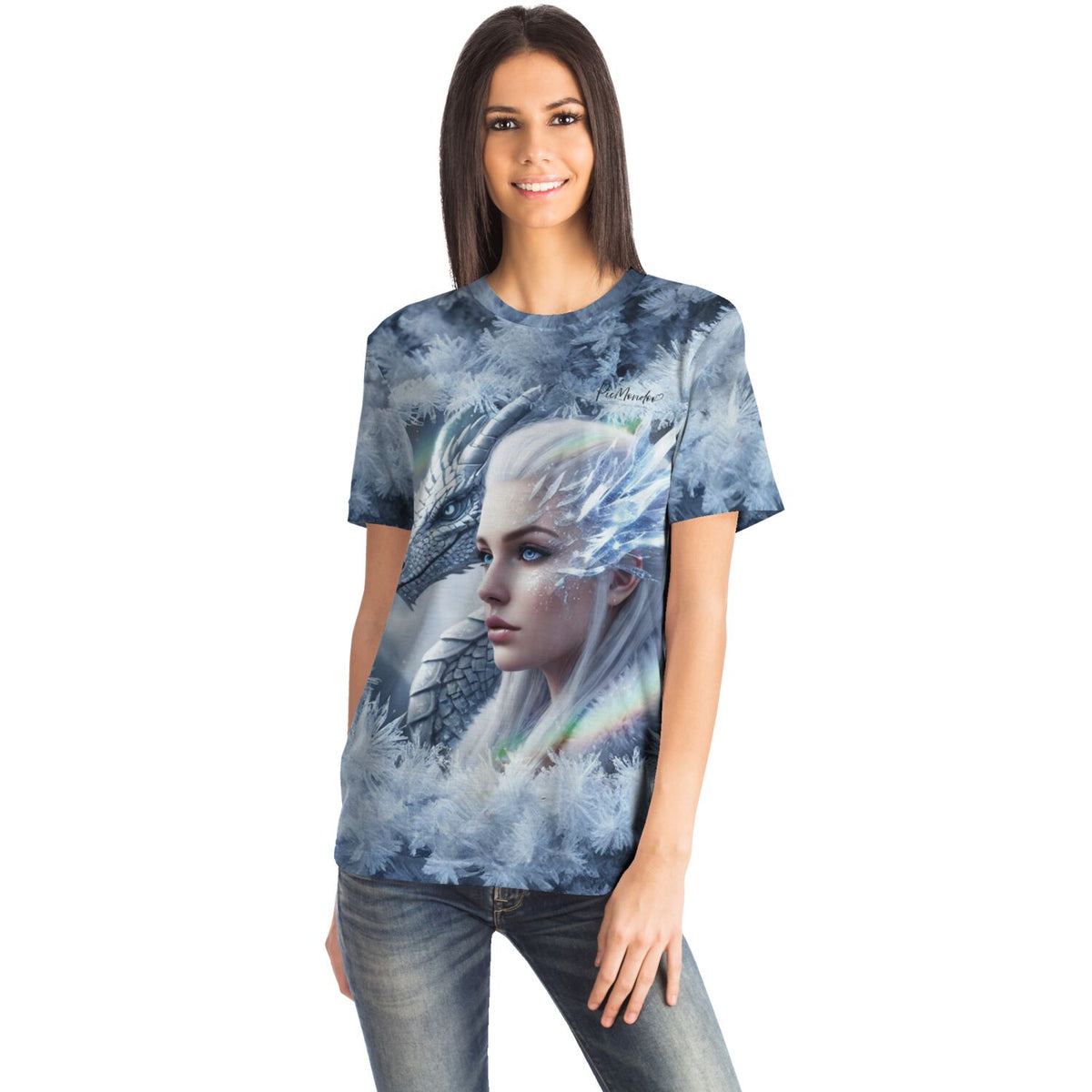 Frau trägt Dreamer T-Shirt mit Dragon Queen Motiv – passend zu unseren Diamond Painting und Malen nach Zahlen Sets.
