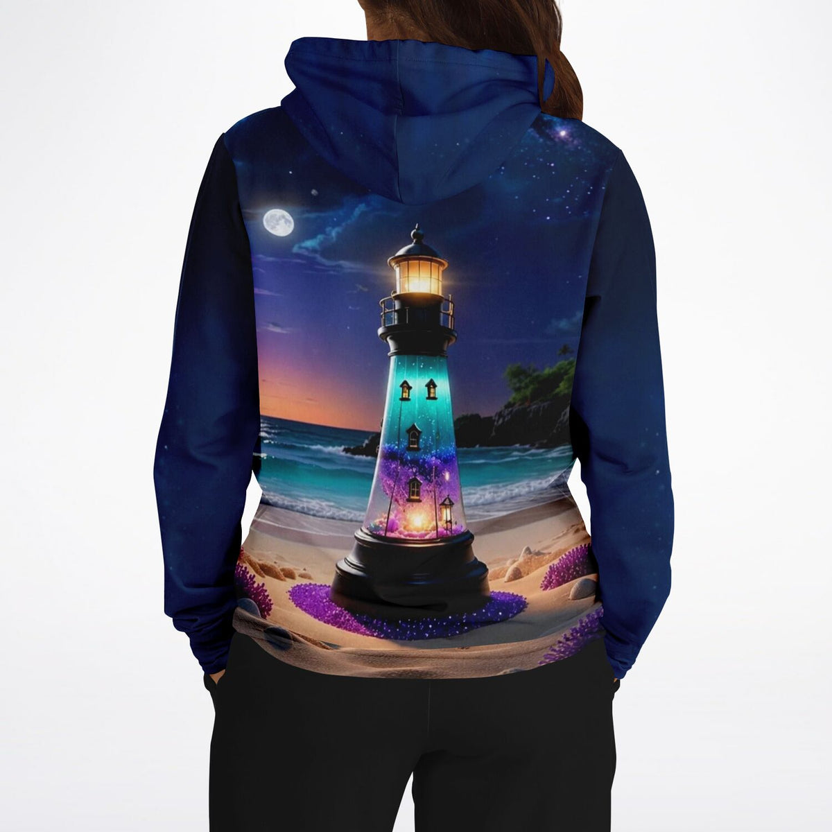 Dreamer Hoodie mit Leuchtturm-Motiv am Strand bei Nacht – ideal für Fans von Diamond Painting und Kunst am Körper