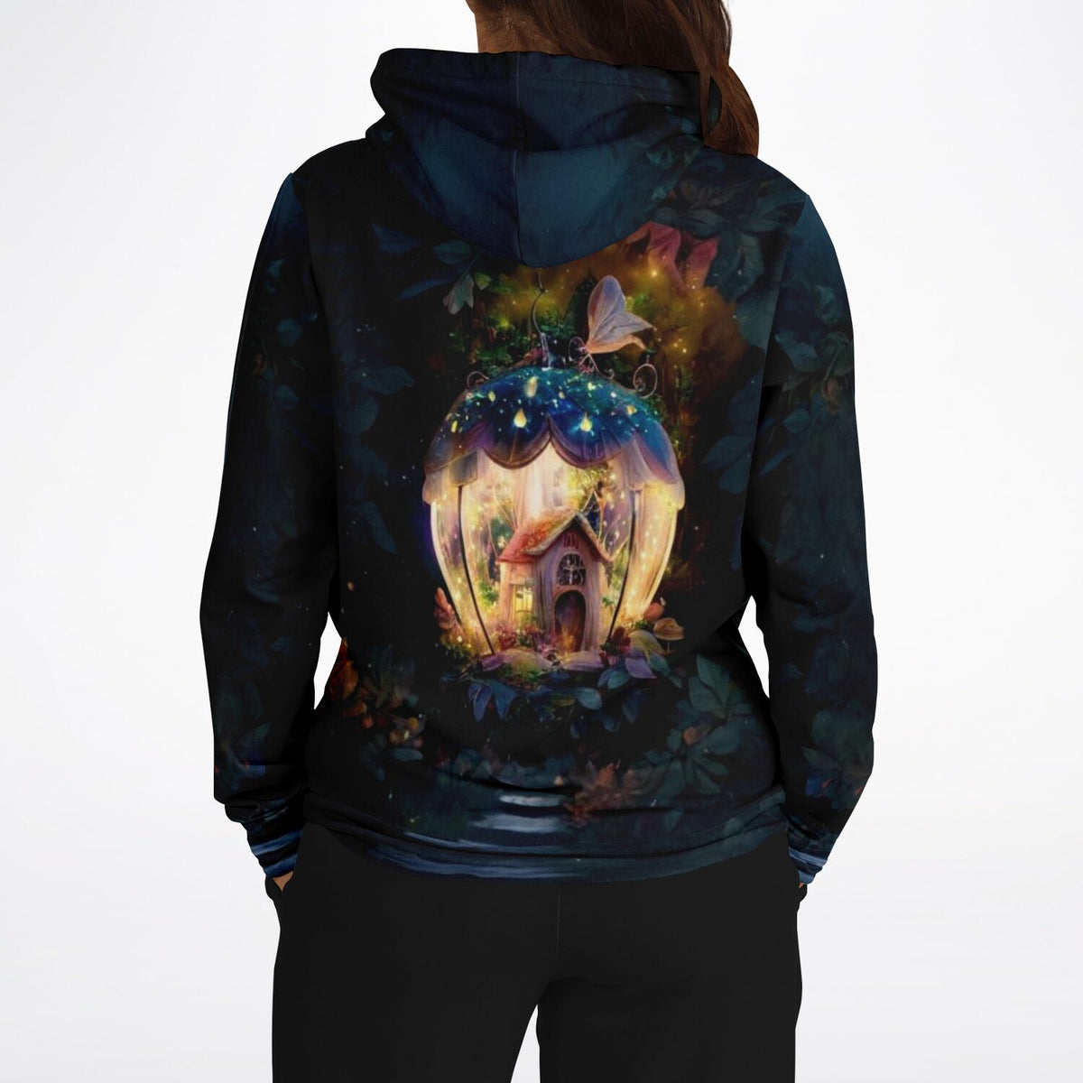 Schwarzer Hoodie mit Fantasiehaus-Motiv, inspiriert von magischen Diamond Painting und Malen nach Zahlen Kunstwelten.