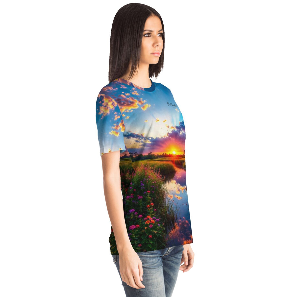 Frau trägt Dreamer T-Shirt mit Morgenrot Naturmotiv, farbenfroher Sonnenuntergang inspiriert von Malen nach Zahlen Kunst