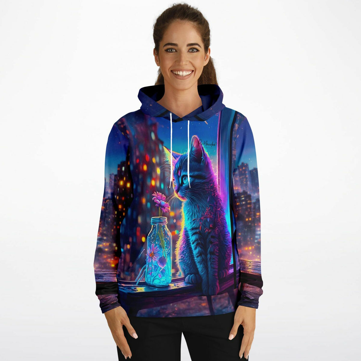 Frau trägt Dreamer Hoodie mit Little Cat of Flowers Motiv, inspiriert von Diamond Painting Kunst und Malen nach Zahlen Designs