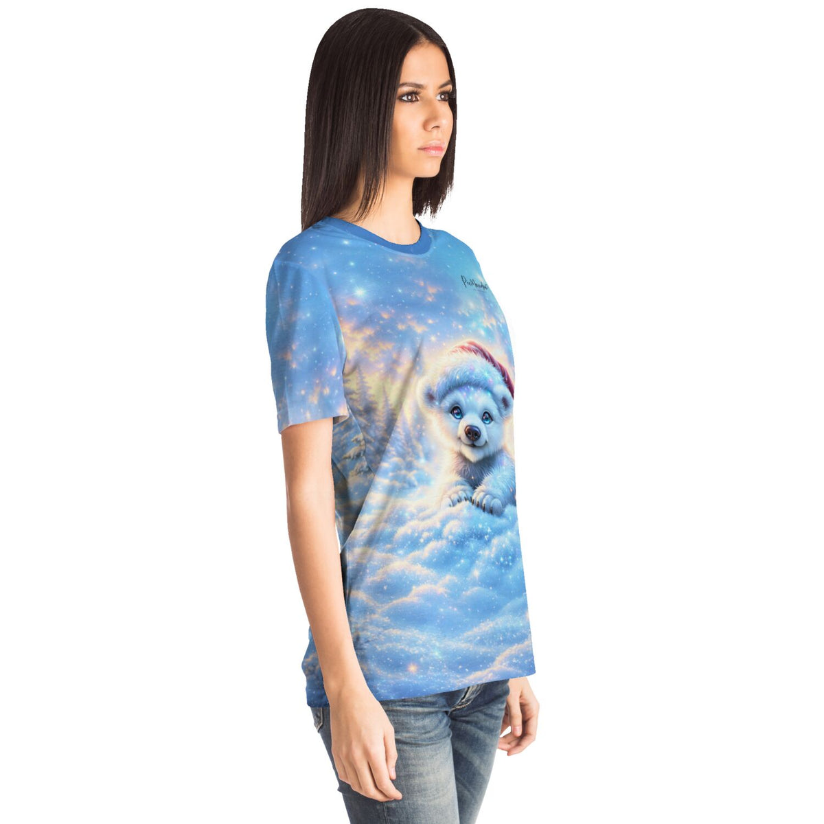 Frau trägt blaues Picmondoo T-Shirt mit Schneefunkel Eisbär Motiv im Stil beliebter Diamond Painting Kunstwerke.