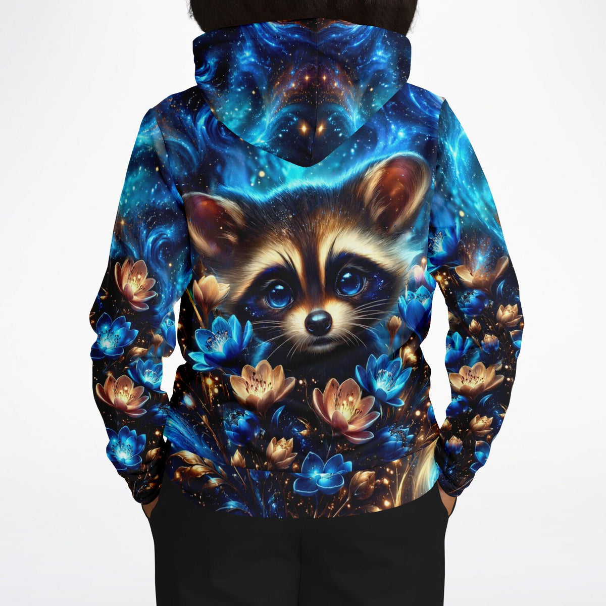 Dreamer Hoodie mit Waschbär-Motiv im Galaxie-Design und leuchtenden Blumen, ideal für kreative Fans von Kunstmotiven.