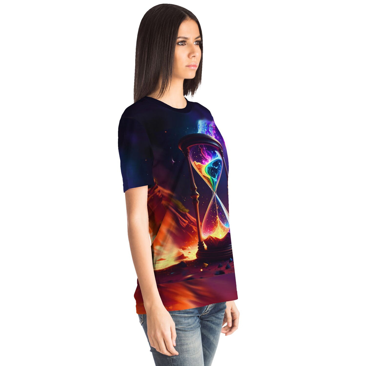 Frau trägt Dreamer T-Shirt mit buntem Sanduhr-Motiv, das stilistisch an kreative Diamond Painting oder Malerei-Kunst erinnert.