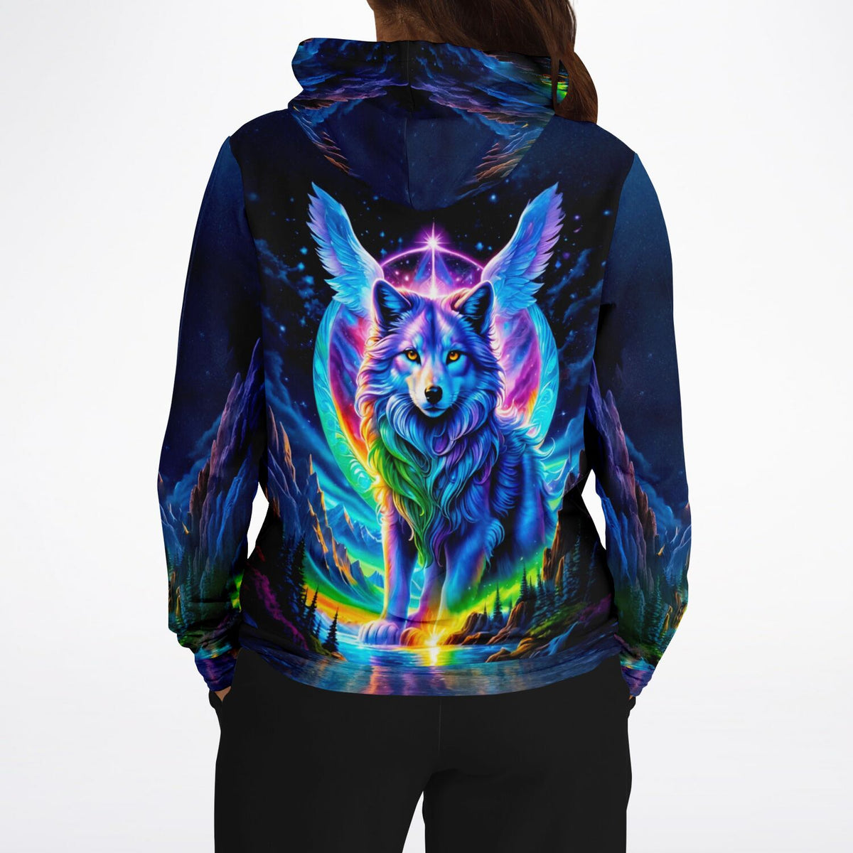 Dreamer Hoodie mit farbenfrohem, geflügeltem Wolf-Motiv in mystischer Naturlandschaft für DIY-Fans