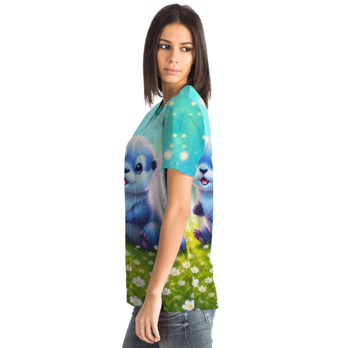 Frau trägt Dreamer T-Shirt mit liebevollem Feenotter Mira Motiv, inspiriert von Diamond Painting und Malen nach Zahlen