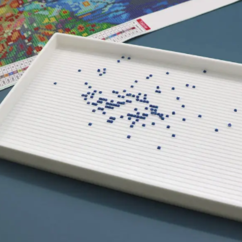 Weißes XXXL Diamond Painting Schiffchen als Zubehör für effizientes Arbeiten an Diamanten Painting und DIY-Bastelsets.