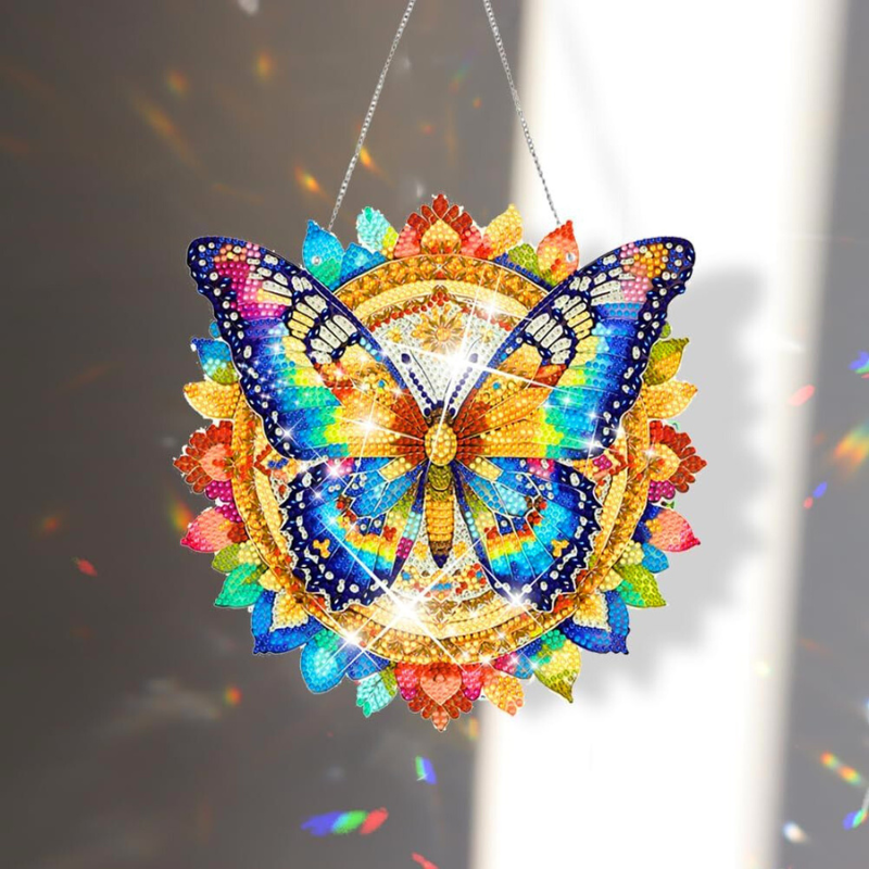 Diamond Painting Aufhänger als bunter Schmetterling mit Mandala-Design und glitzernden Steinen als Wanddekoration