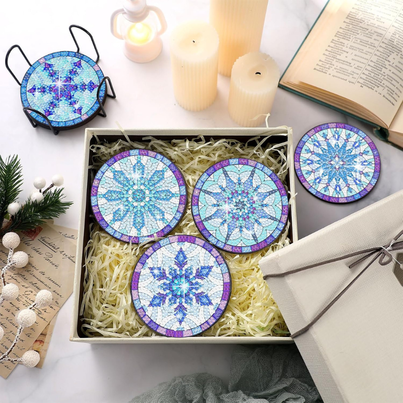 Diamond Painting Untersetzer Eiskristall Set mit blau-violetten Glitzersteinen in Geschenkbox