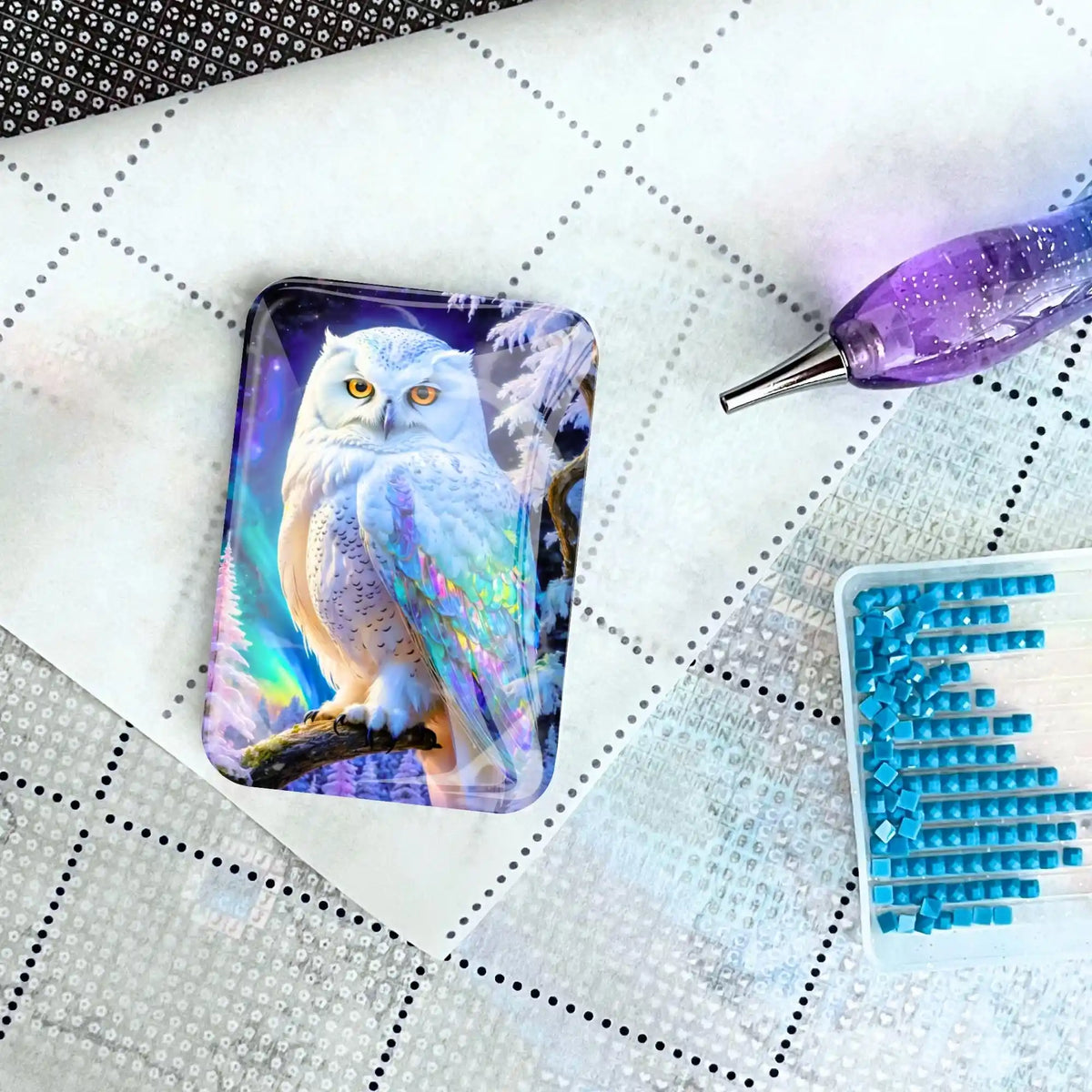 Eulen-Coverminder mit Glasstein als praktisches Zubehör für Diamond Painting auf einer Leinwand mit Stift und Steinchen