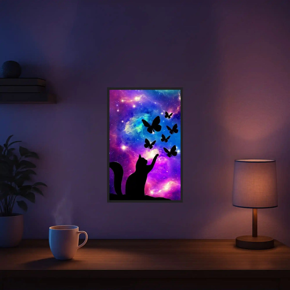 Diamond Painting Leuchtbild Katze mit Schmetterlingen vor buntem galaktischem Hintergrund für gemütliche Wanddekoration