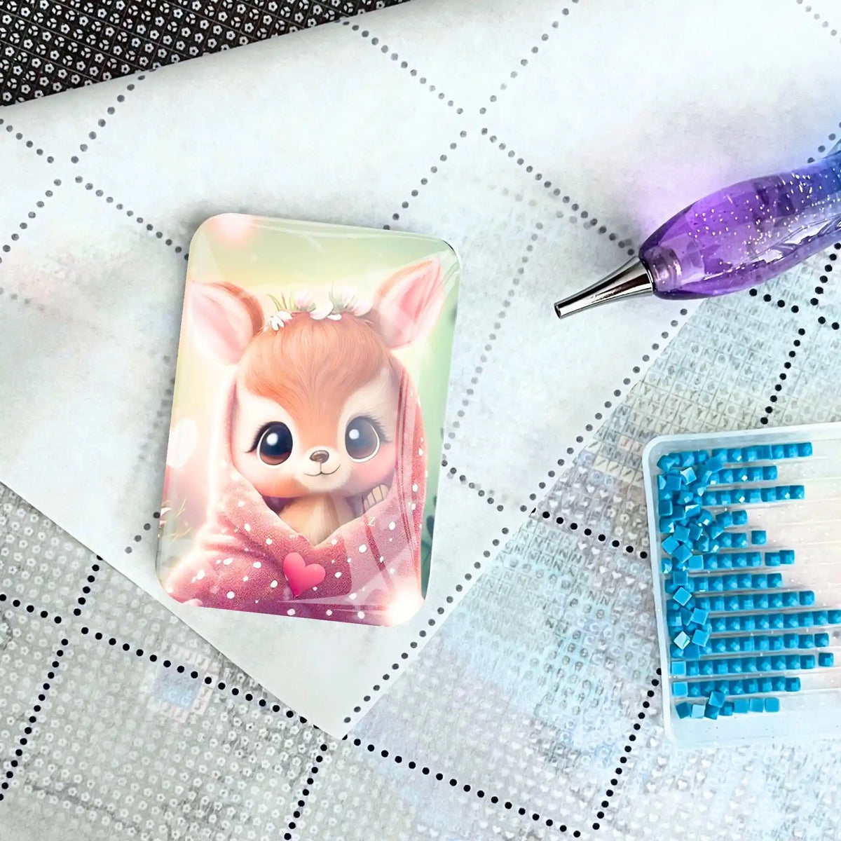 Rehkitz Cover Minder aus Glas als Zubehör für Diamond Painting auf einer Leinwand mit Stift und Steinchen