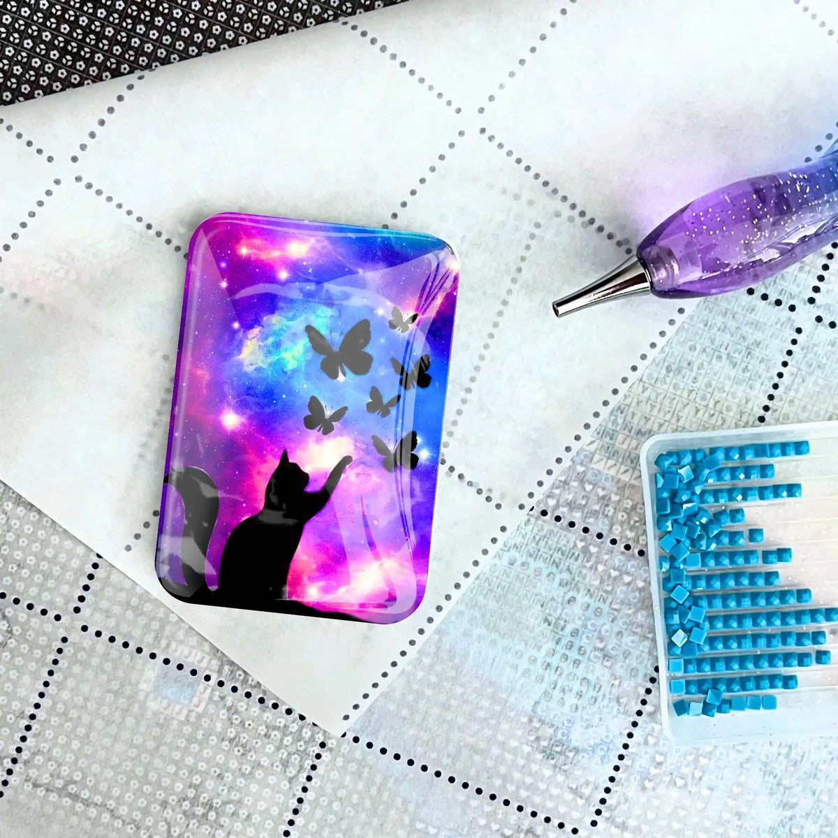 Glas Cover Minder mit Katzen-Motiv und Schmetterlingen als magnetisches Zubehör für dein Diamond Painting Projekt