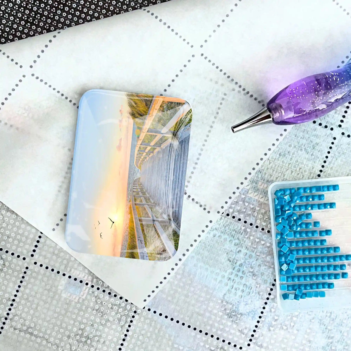 Glas Cover Minder Strand der Ruhe Motiv beim Diamond Painting mit Set-Zubehör wie Glitzersteinen und Stift