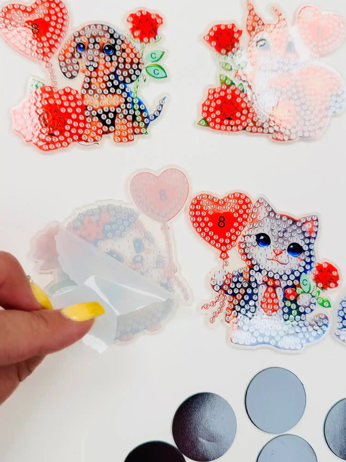 Diamond Painting Kühlschrankmagnete Set mit süßen Tieren und Herz-Motiven zum Bekleben mit bunten Glitzersteinen