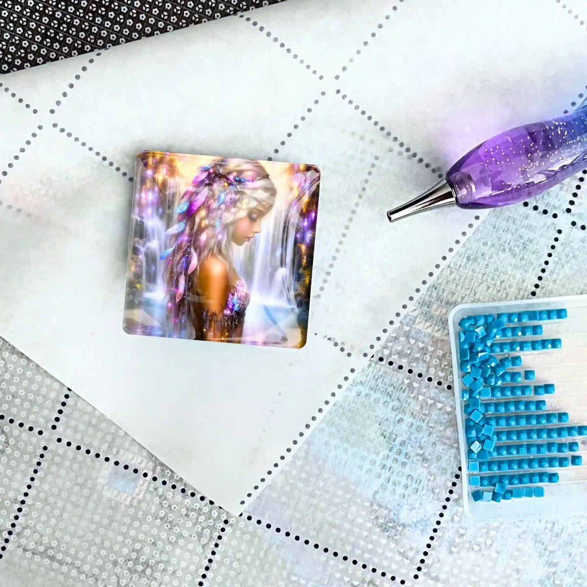 Magischer Glas-Cover-Minder Elysias Lied für Diamond Painting mit Magnet und Stift auf der Leinwand