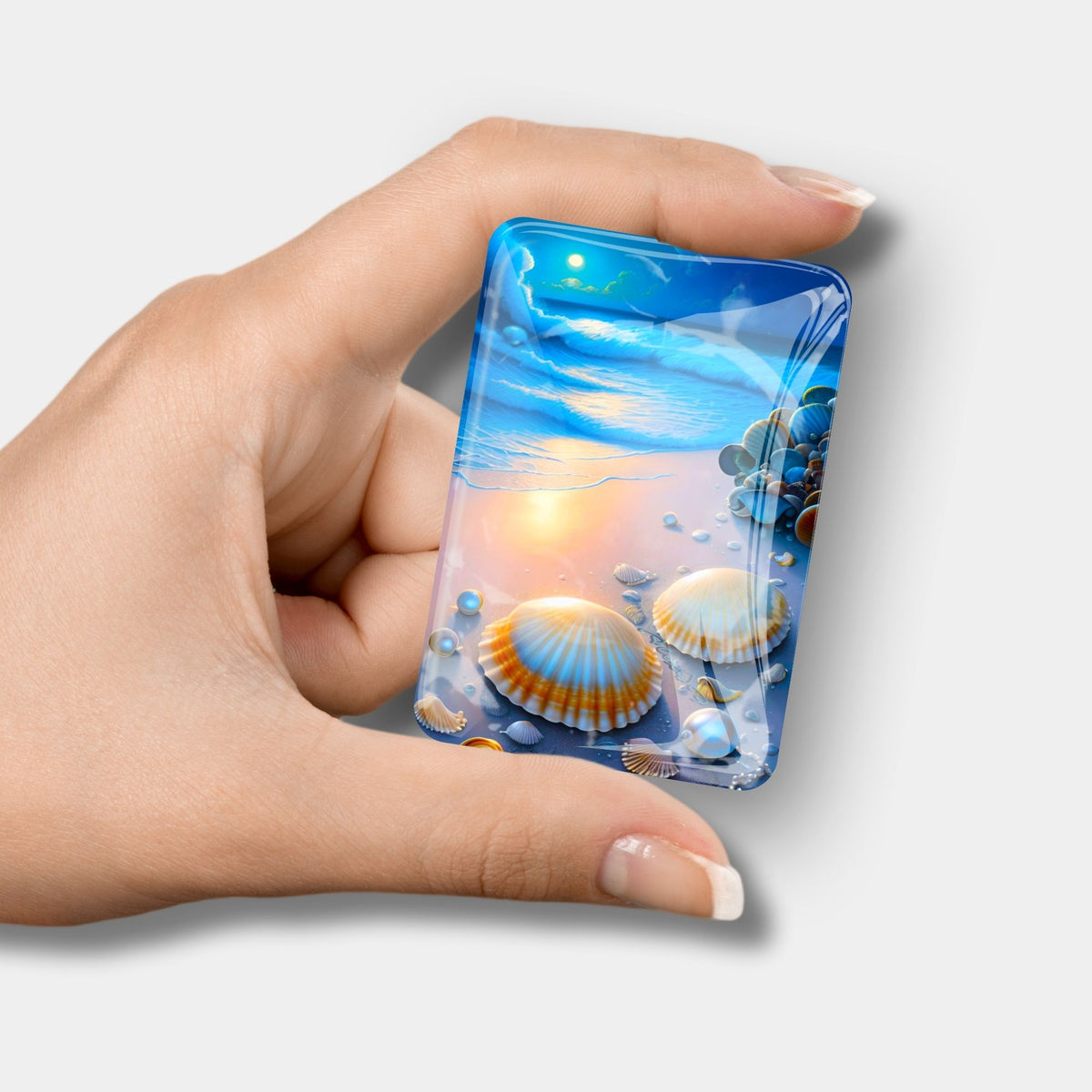 Glas Cover Minder mit Strandmotiv für Diamond Painting Zubehör in der Hand gehalten