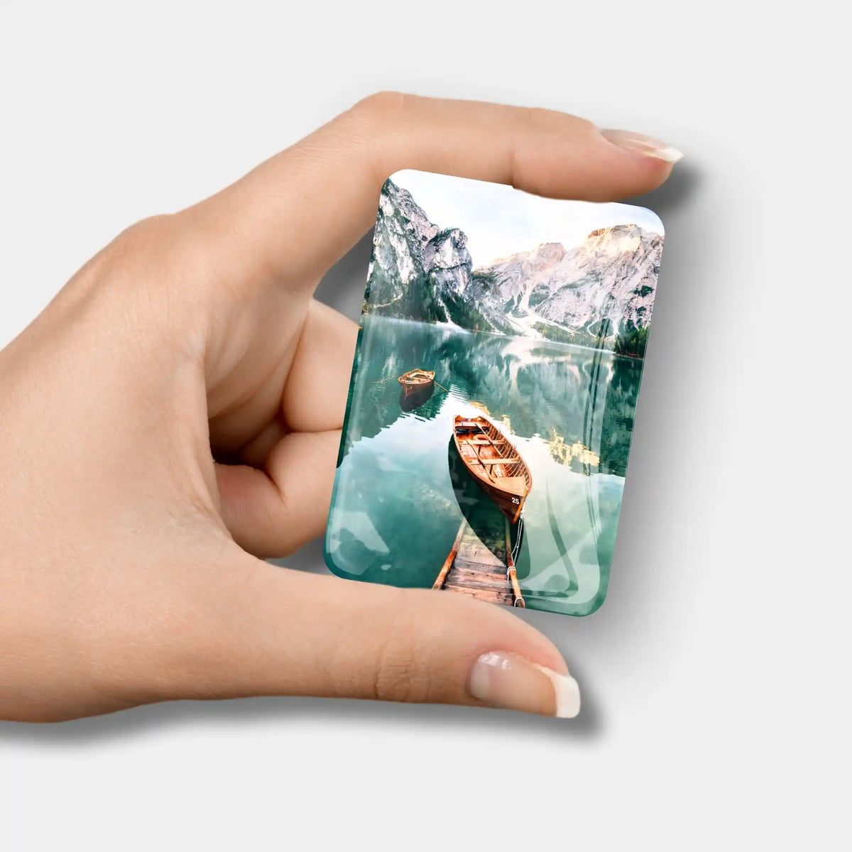 Glas Cover Minder mit Bergsee-Motiv und Boot als praktisches Zubehör für Diamond Painting und Bastelsets