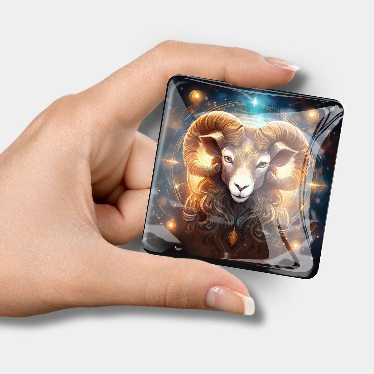 Quadratischer Sternzeichen Widder Coverminder aus Glas als praktisches Zubehör für Diamond Painting und Bastelprojekte