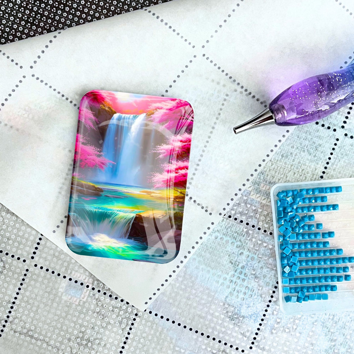 Kirschblüten-Wasserfall Diamond Painting Cover Minder als magnetischer Helfer auf einer Leinwand mit Applikator und Steinen