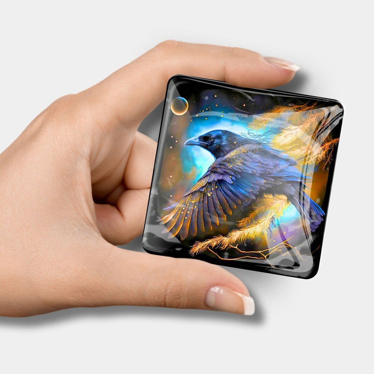 Magischer Glas-Cover-Minder mit Hexenrabe Motiv als nützliches Accessoire für Diamond Painting Projekte