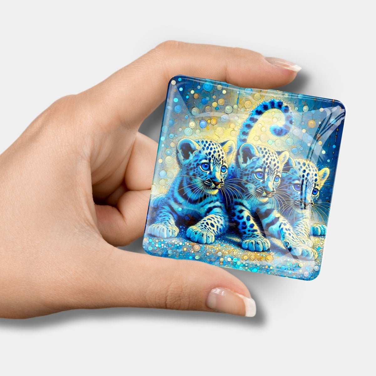 Quadratischer Diamond Painting Cover Minder mit Leopardenbabys Motiv als magnetischer Helfer für dein DIY-Projekt