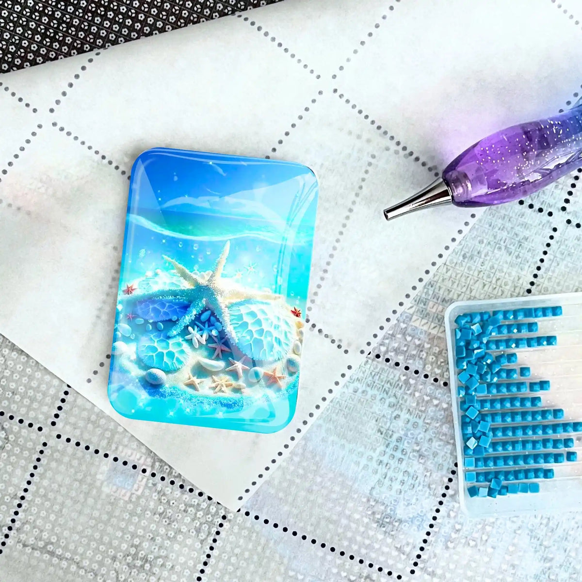 Glas Cover Minder Blaue Meeressymphonie als praktisches Zubehör für Diamond Painting auf einer Leinwand mit Stift