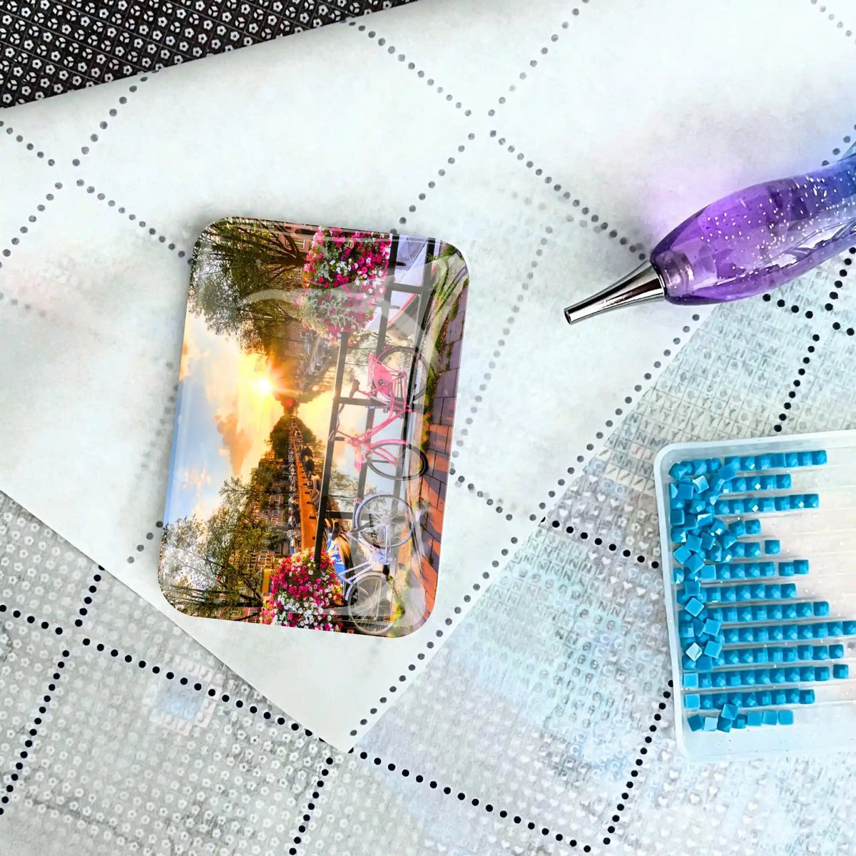 Glas Cover Minder mit Amsterdam Motiv für Diamond Painting Zubehör auf einer Leinwand mit Steinchen und Stift