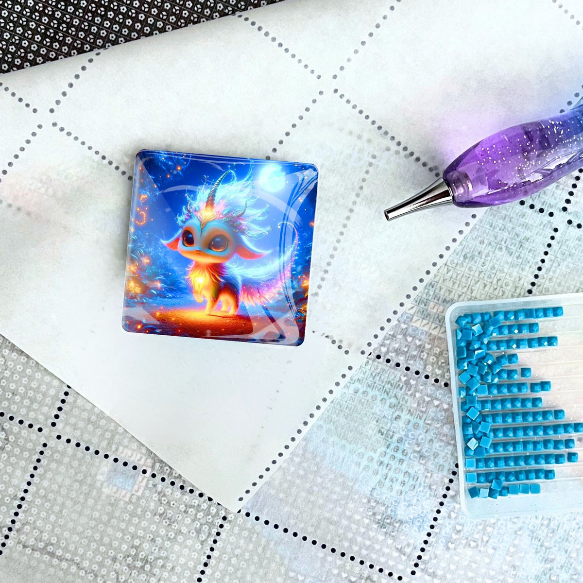 Magischer Mondscheintanz Cover Minder aus Glas auf einer Diamond Painting Leinwand mit Stift und blauen Diamanten