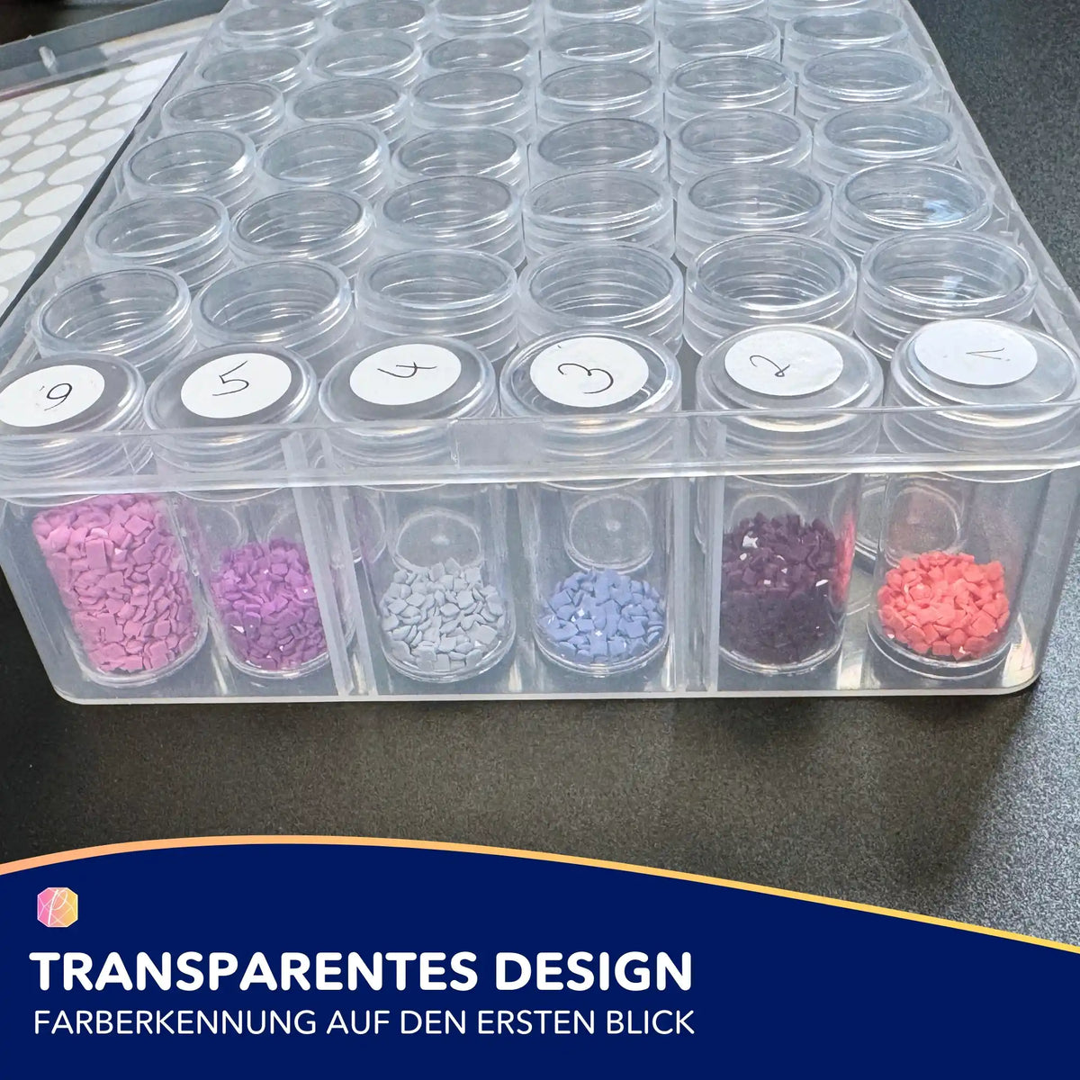 Transparente Diamond Painting Aufbewahrungsbox mit 60 Dosen für bunte Steine und effiziente Organisation von Zubehör.