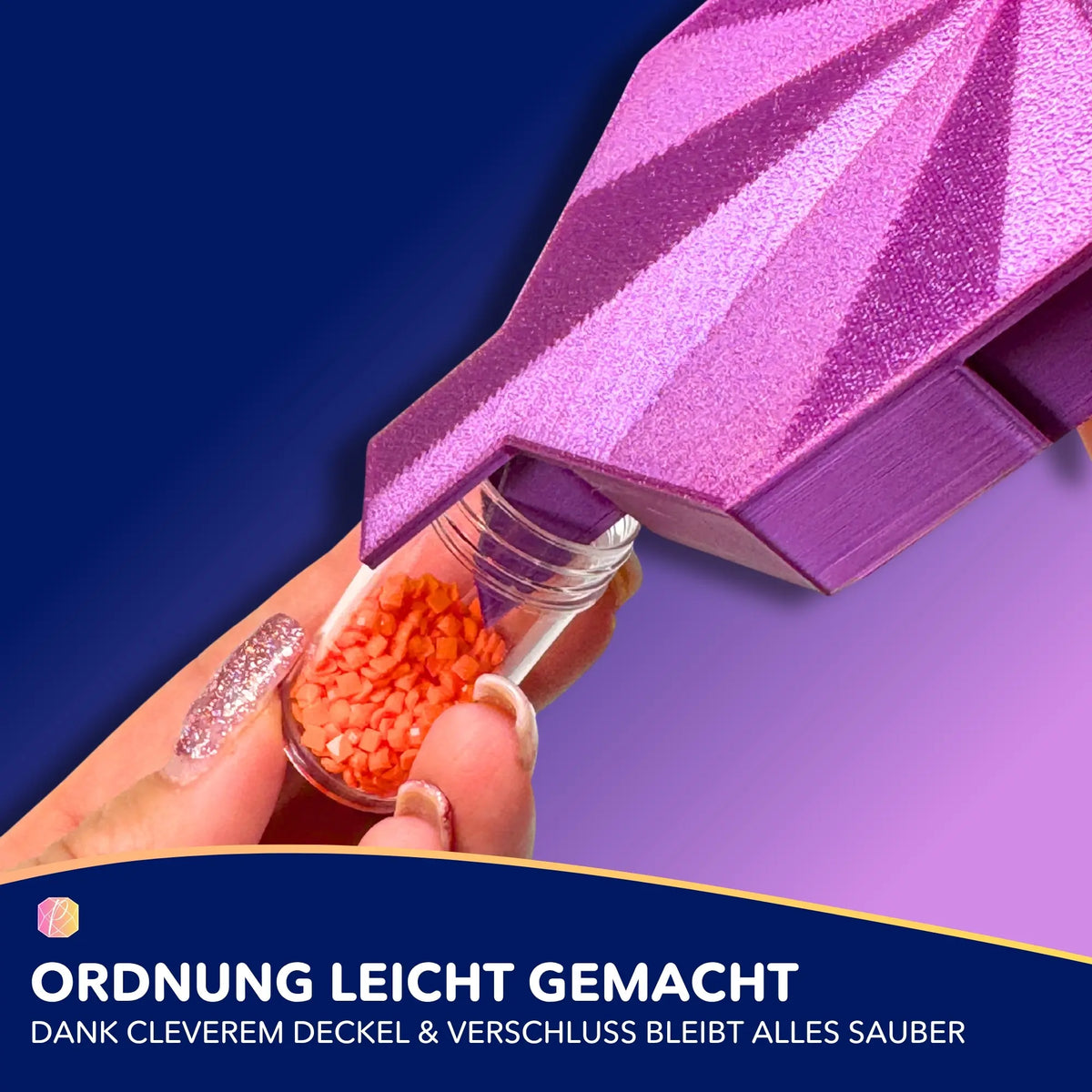 Lila Glitzerschiffchen als praktisches Diamond Painting Zubehör zum einfachen Umfüllen von Steinchen in einen Behälter.