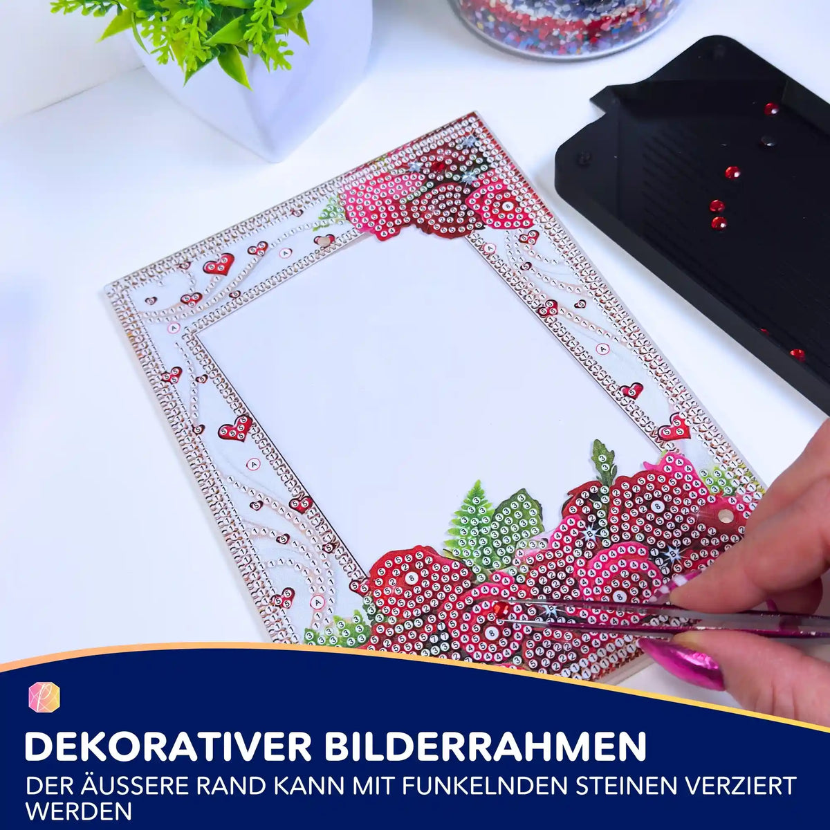 Diamond Painting Bilderrahmen mit Rosen-Motiv zum Selbstgestalten mit funkelnden Steinen und Pinzette.