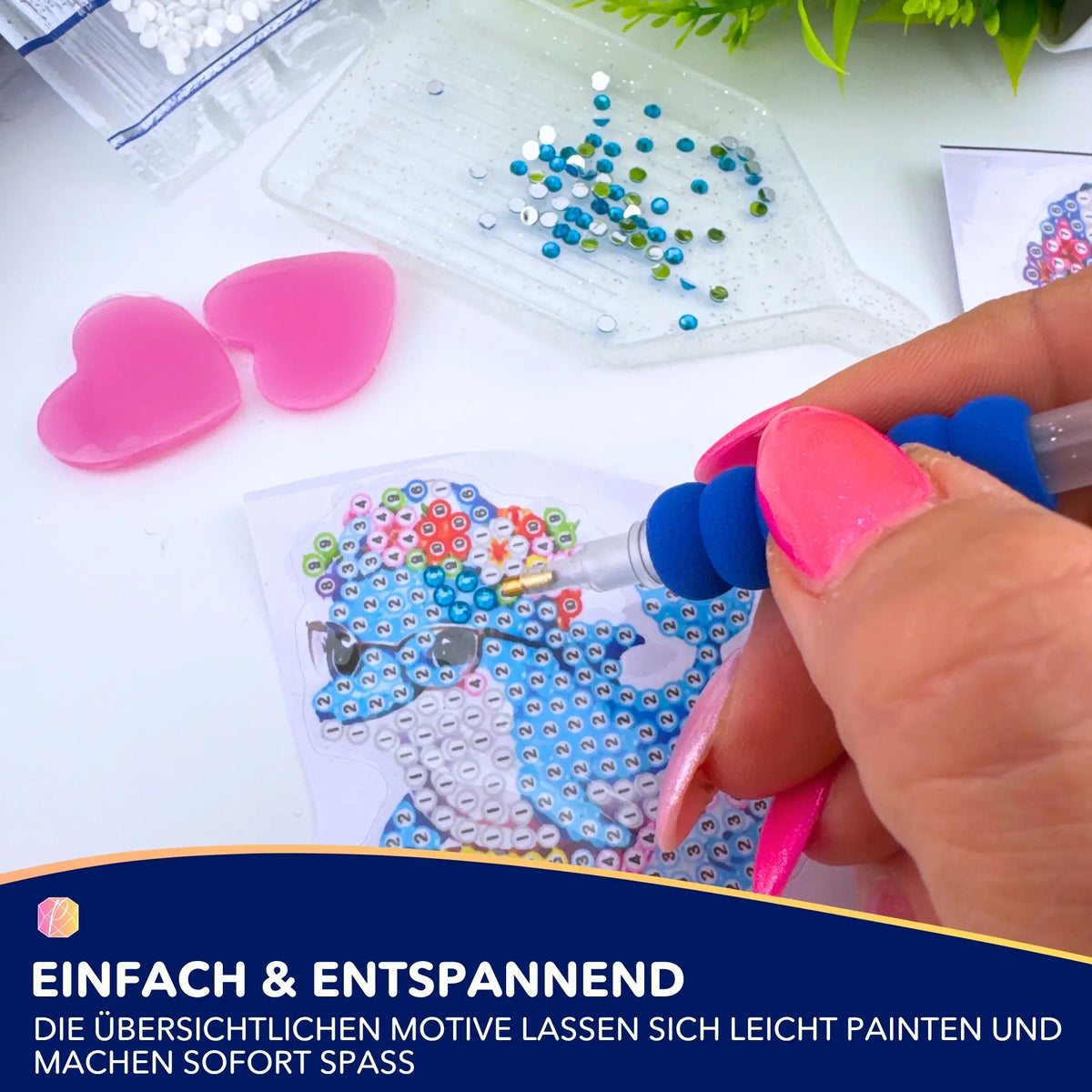 Diamond Painting Sticker Set mit Surfer-Motiv in Arbeit, mit Stift, bunten Glitzersteinen und einer Aufbewahrungsschale.